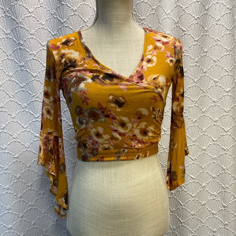 579 size XS Y2K Mustard Floral Wrap Crop Top flair sleeve boho flowy soft